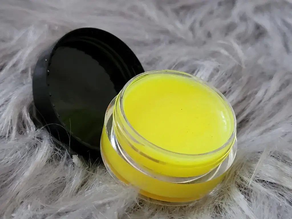 [LB0002] Pineaple lip balm 